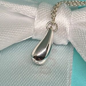 Vintage Tiffany & co Peretti tear drop necklace 16” silver